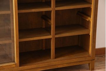 レトロ家具　昭和レトロ　脚付き!古い木製のサイドボード(収納棚)