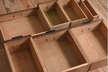 アンティーク家具　明治大正期　古民具・骨董　前面檜材　かくし付き!関西帳場箪笥(1)