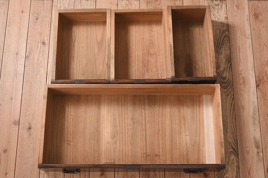 アンティーク家具　明治大正期　古民具・骨董　前面檜材　かくし付き!関西帳場箪笥(2)
