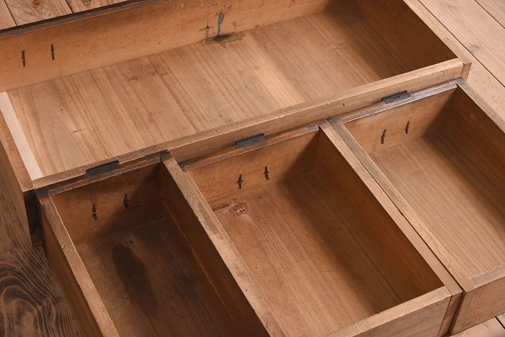 アンティーク家具　明治大正期　古民具・骨董　前面檜材　かくし付き!関西帳場箪笥(2)