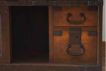 アンティーク家具　明治大正期　古民具・骨董　前面檜材　かくし付き!関西帳場箪笥(2)