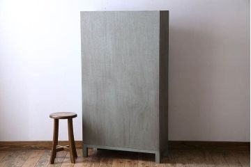 レトロ家具　縦型　アンティークペイント　シンプルでレトロな脚付きマス目棚(収納棚、飾り棚)