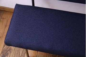 レトロ家具　ビンテージ　1970年　レトロなアイアンレッグベンチソファ(1)