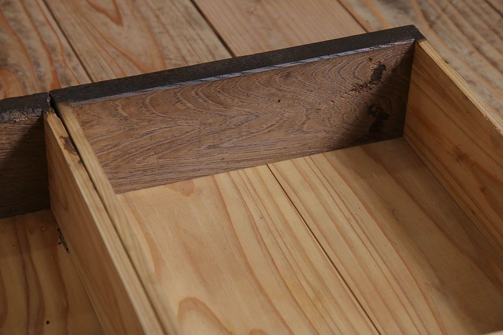 アンティーク家具　色ガラス入り!おしゃれなデザインのアンティーク本箱(ブックケース)　和製アンティーク