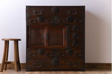 アンティーク家具　丸金具付き　和製アンティーク　前面欅材製の帳場箪笥