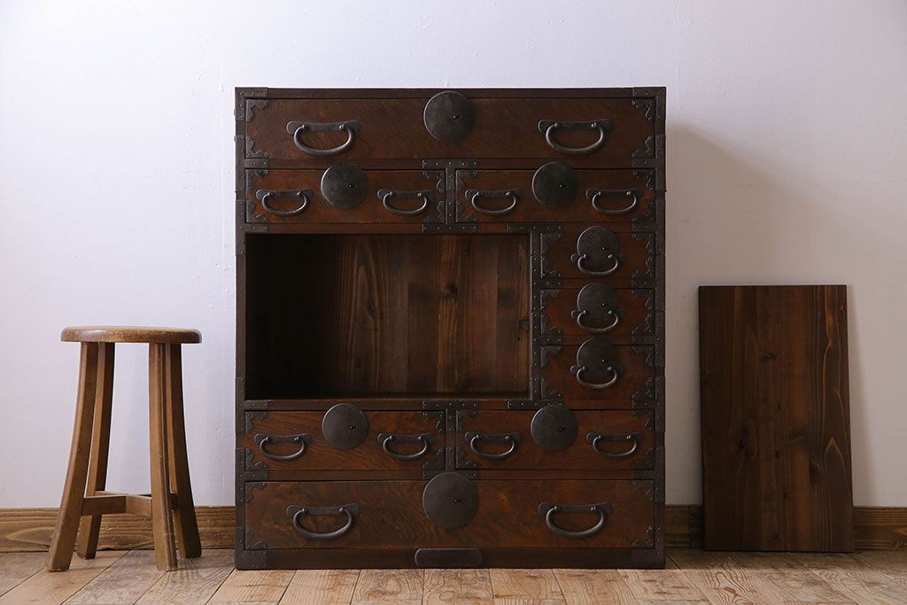 アンティーク家具　丸金具付き　和製アンティーク　前面欅材製の帳場箪笥
