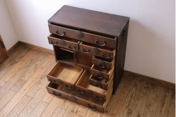 アンティーク家具　丸金具付き　和製アンティーク　前面欅材製の帳場箪笥