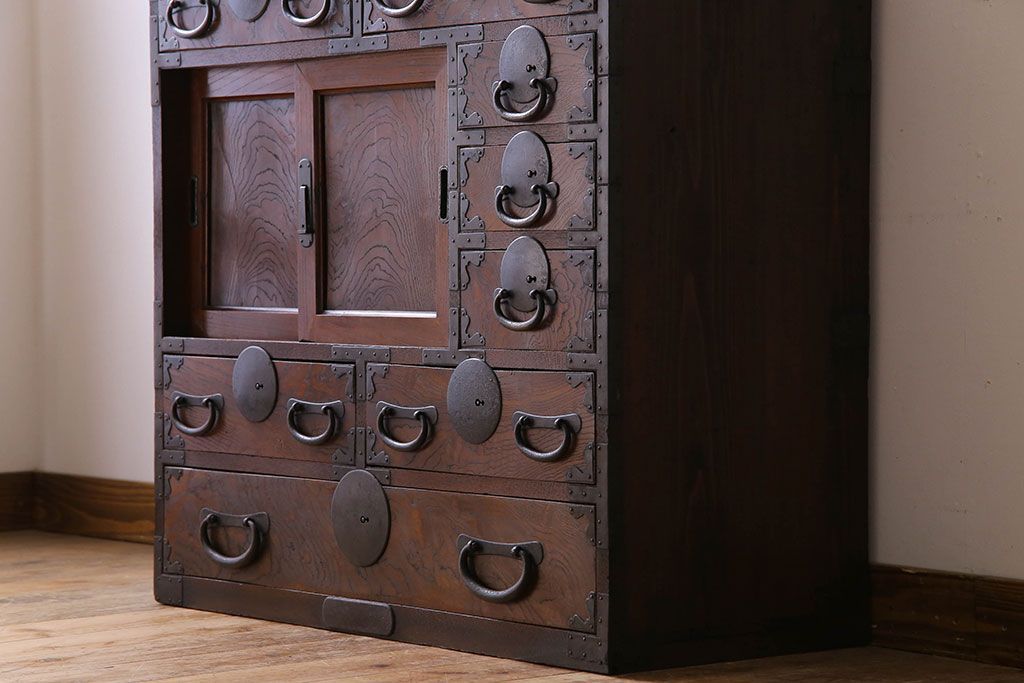 アンティーク家具　丸金具付き　和製アンティーク　前面欅材製の帳場箪笥