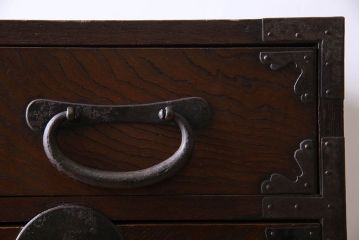 アンティーク家具　丸金具付き　和製アンティーク　前面欅材製の帳場箪笥