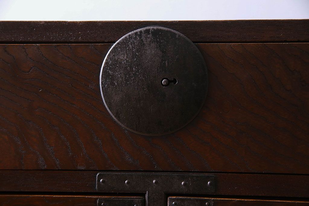 アンティーク家具　丸金具付き　和製アンティーク　前面欅材製の帳場箪笥