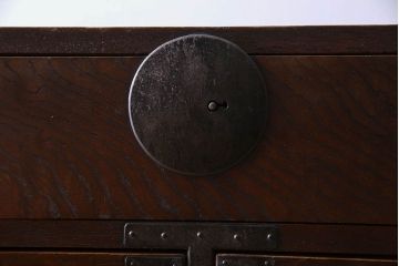 アンティーク家具　丸金具付き　和製アンティーク　前面欅材製の帳場箪笥
