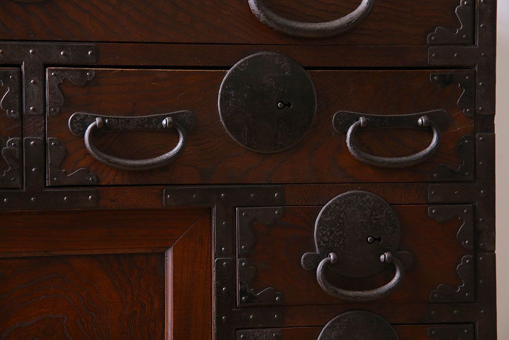 アンティーク家具　丸金具付き　和製アンティーク　前面欅材製の帳場箪笥