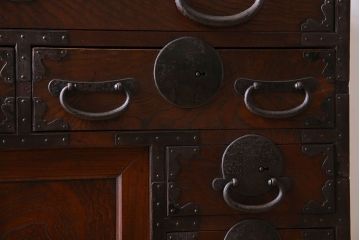 アンティーク家具　丸金具付き　和製アンティーク　前面欅材製の帳場箪笥