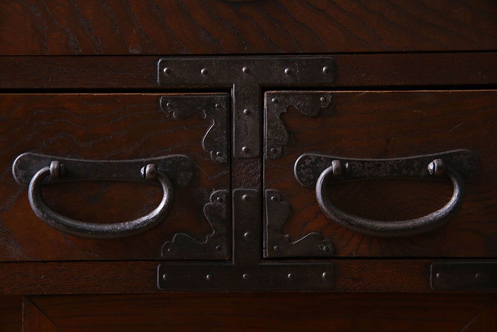 アンティーク家具　丸金具付き　和製アンティーク　前面欅材製の帳場箪笥