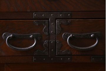 アンティーク家具　丸金具付き　和製アンティーク　前面欅材製の帳場箪笥