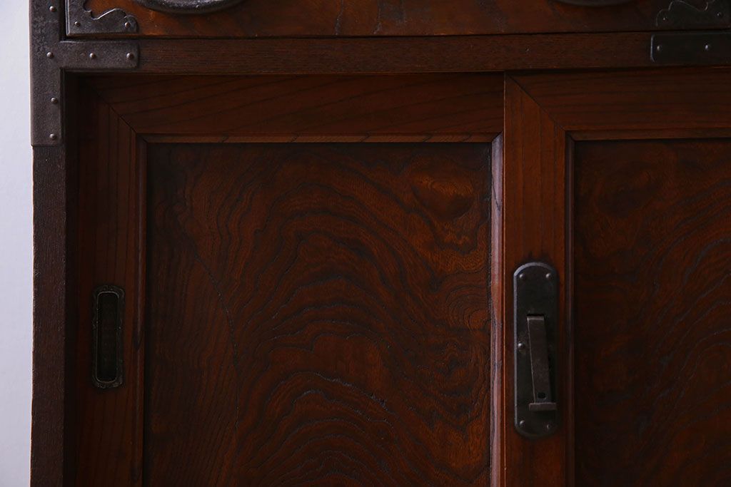 アンティーク家具　丸金具付き　和製アンティーク　前面欅材製の帳場箪笥