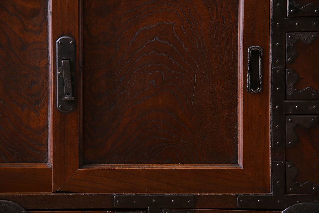 アンティーク家具　丸金具付き　和製アンティーク　前面欅材製の帳場箪笥