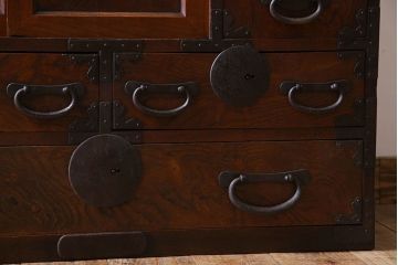 アンティーク家具　丸金具付き　和製アンティーク　前面欅材製の帳場箪笥
