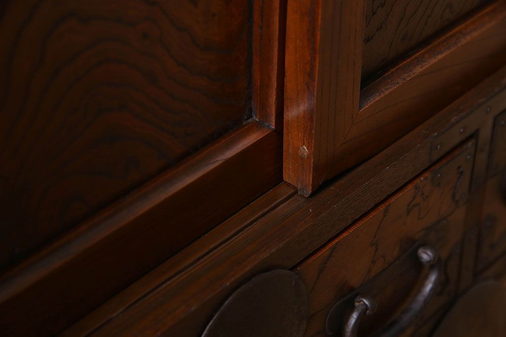 アンティーク家具　丸金具付き　和製アンティーク　前面欅材製の帳場箪笥