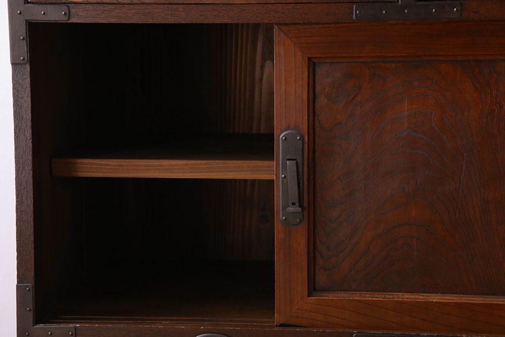 アンティーク家具　丸金具付き　和製アンティーク　前面欅材製の帳場箪笥