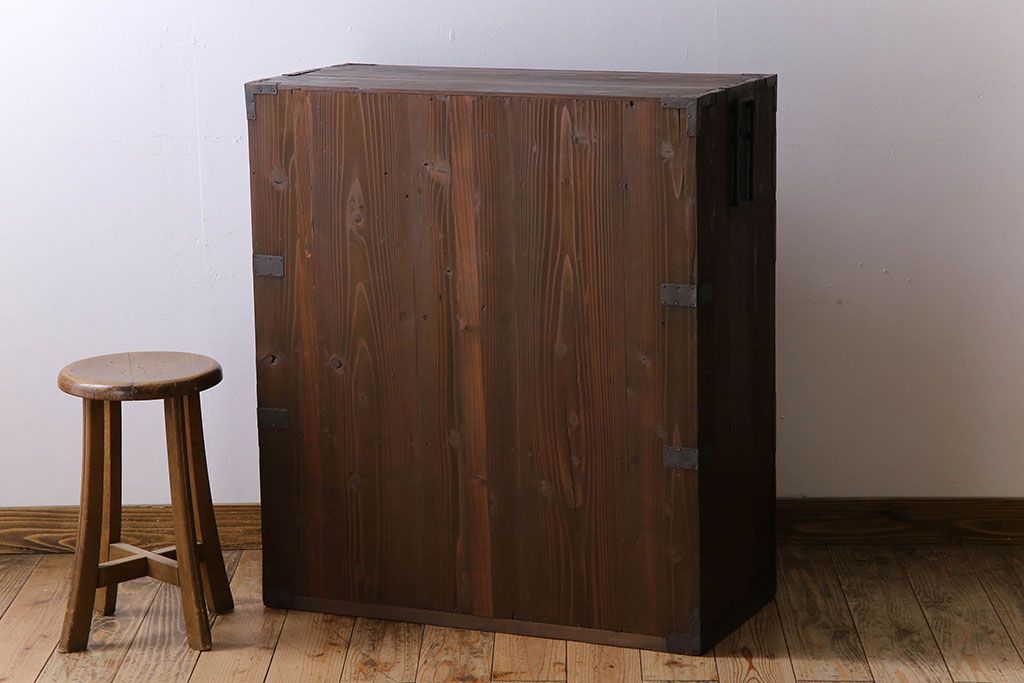 アンティーク家具　丸金具付き　和製アンティーク　前面欅材製の帳場箪笥