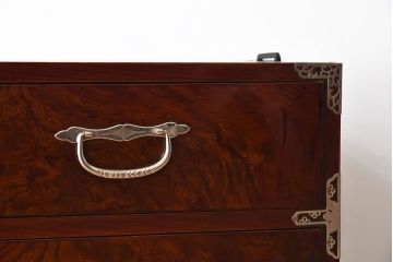アンティーク家具　和モダン　欅玉杢材　漆塗り　古い衣装箪笥ローボード(1)