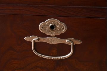 アンティーク家具　和モダン　欅玉杢材　漆塗り　古い衣装箪笥ローボード(2)