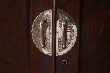 アンティーク家具　和モダン　欅玉杢材　漆塗り　古い衣装箪笥ローボード(3)