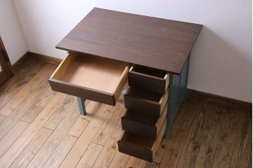 アンティーク家具　天板ナラ材　アンティーク 古い木製のくすんだ水色ペイント片袖机