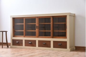 アンティーク家具　アンティークペイント　4枚引き戸　ガラス戸のおしゃれなローボード