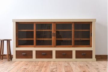 アンティーク家具　アンティークペイント　4枚引き戸　ガラス戸のおしゃれなローボード