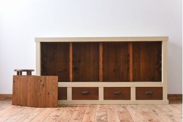 アンティーク家具　アンティークペイント　4枚引き戸　ガラス戸のおしゃれなローボード