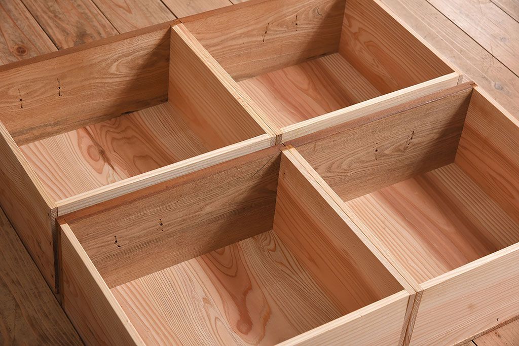 アンティーク家具　アンティークペイント　4枚引き戸　ガラス戸のおしゃれなローボード