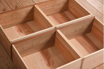 アンティーク家具　アンティークペイント　4枚引き戸　ガラス戸のおしゃれなローボード