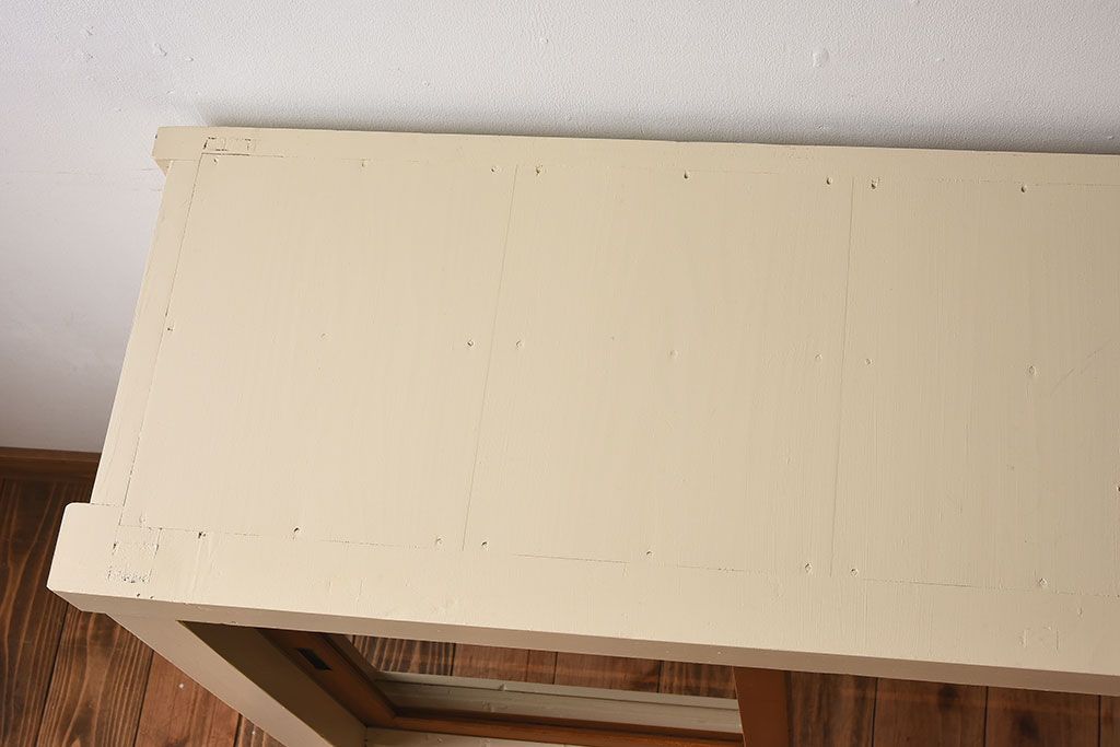 アンティーク家具　アンティークペイント　4枚引き戸　ガラス戸のおしゃれなローボード