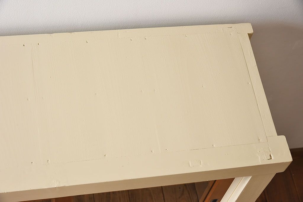 アンティーク家具　アンティークペイント　4枚引き戸　ガラス戸のおしゃれなローボード