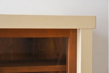 アンティーク家具　アンティークペイント　4枚引き戸　ガラス戸のおしゃれなローボード