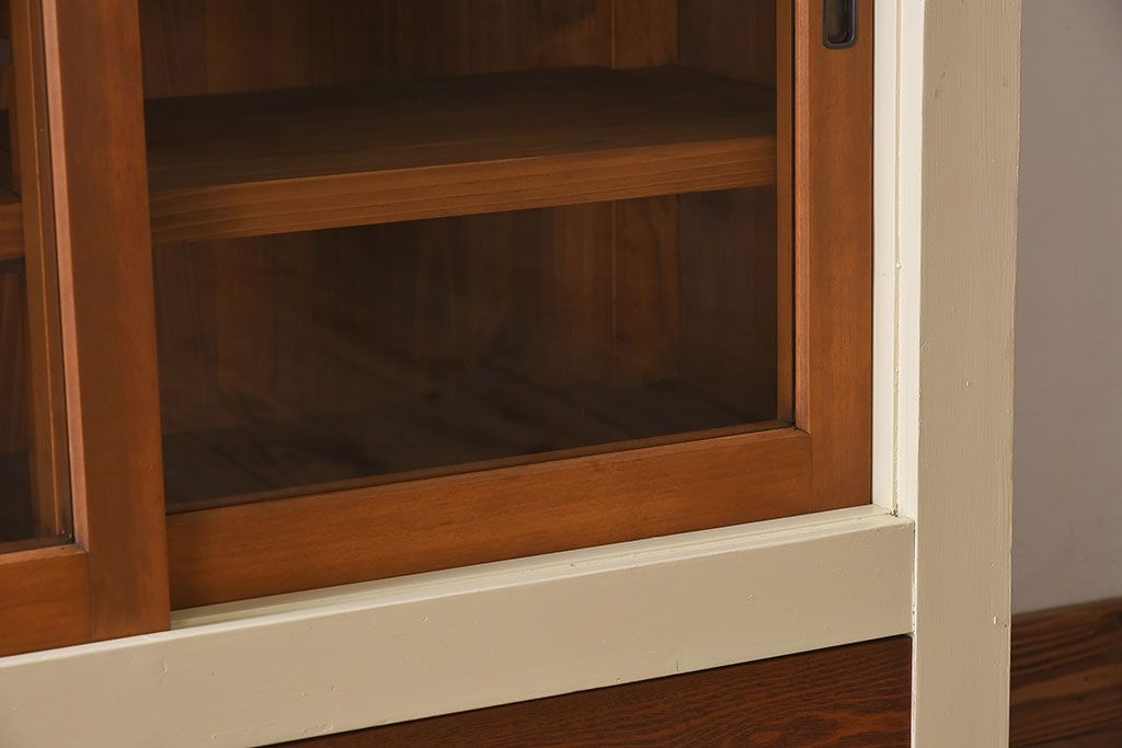 アンティーク家具　アンティークペイント　4枚引き戸　ガラス戸のおしゃれなローボード