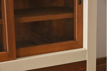 アンティーク家具　アンティークペイント　4枚引き戸　ガラス戸のおしゃれなローボード