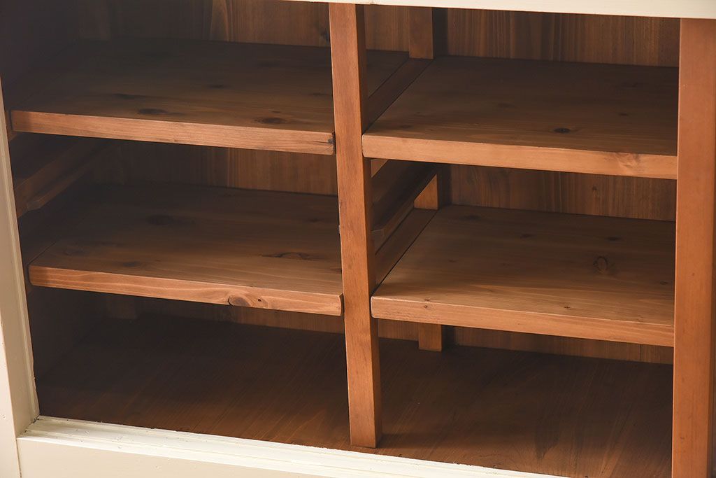 アンティーク家具　アンティークペイント　4枚引き戸　ガラス戸のおしゃれなローボード