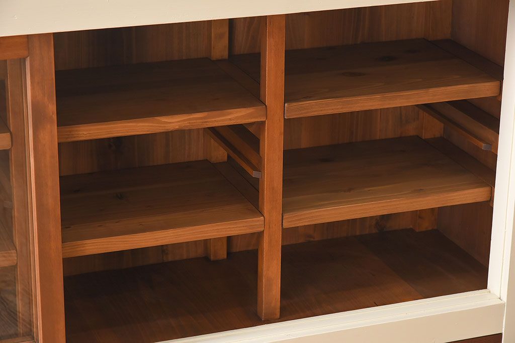 アンティーク家具　アンティークペイント　4枚引き戸　ガラス戸のおしゃれなローボード