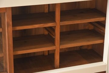 アンティーク家具　アンティークペイント　4枚引き戸　ガラス戸のおしゃれなローボード