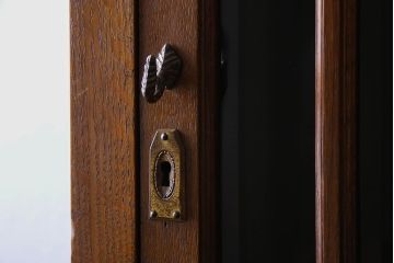 アンティーク家具　オーク材　英国アンティーク　縦型キャビネット(1)