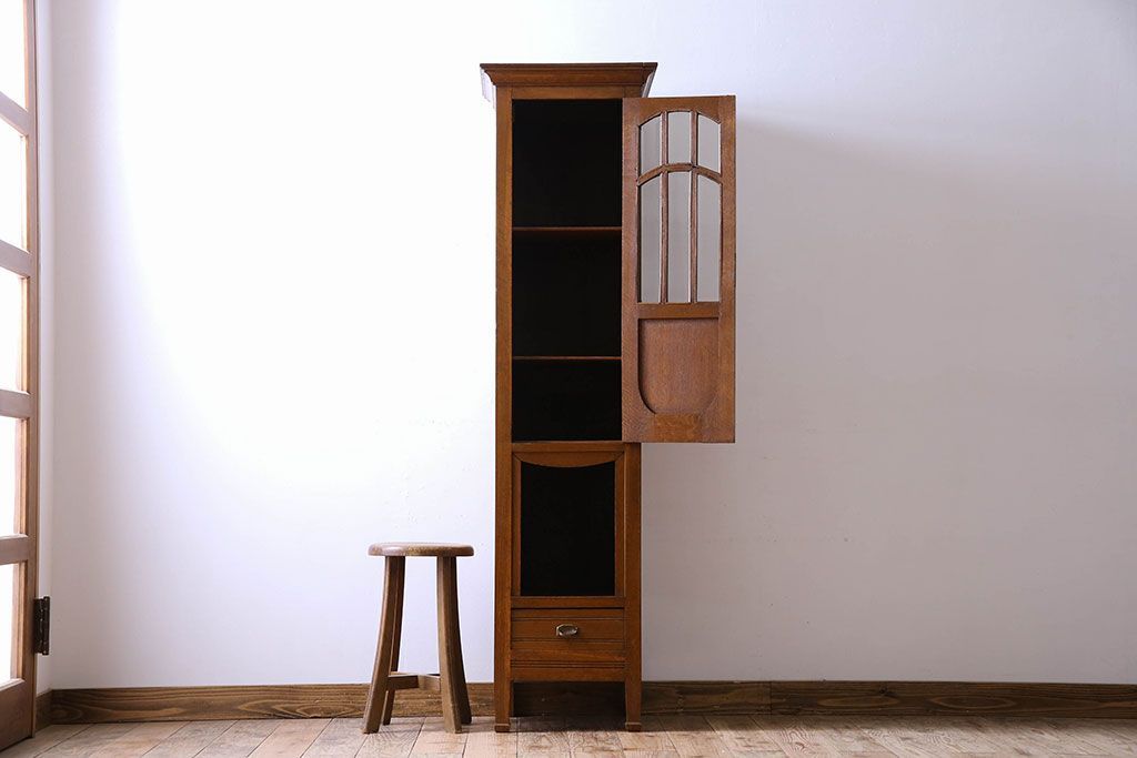 アンティーク家具　オーク材　英国アンティーク　縦型キャビネット(1)