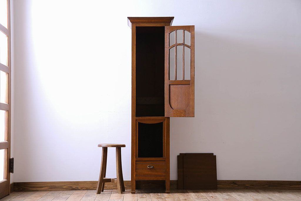 アンティーク家具　オーク材　英国アンティーク　縦型キャビネット(1)