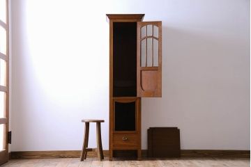 アンティーク家具　オーク材　英国アンティーク　縦型キャビネット(1)