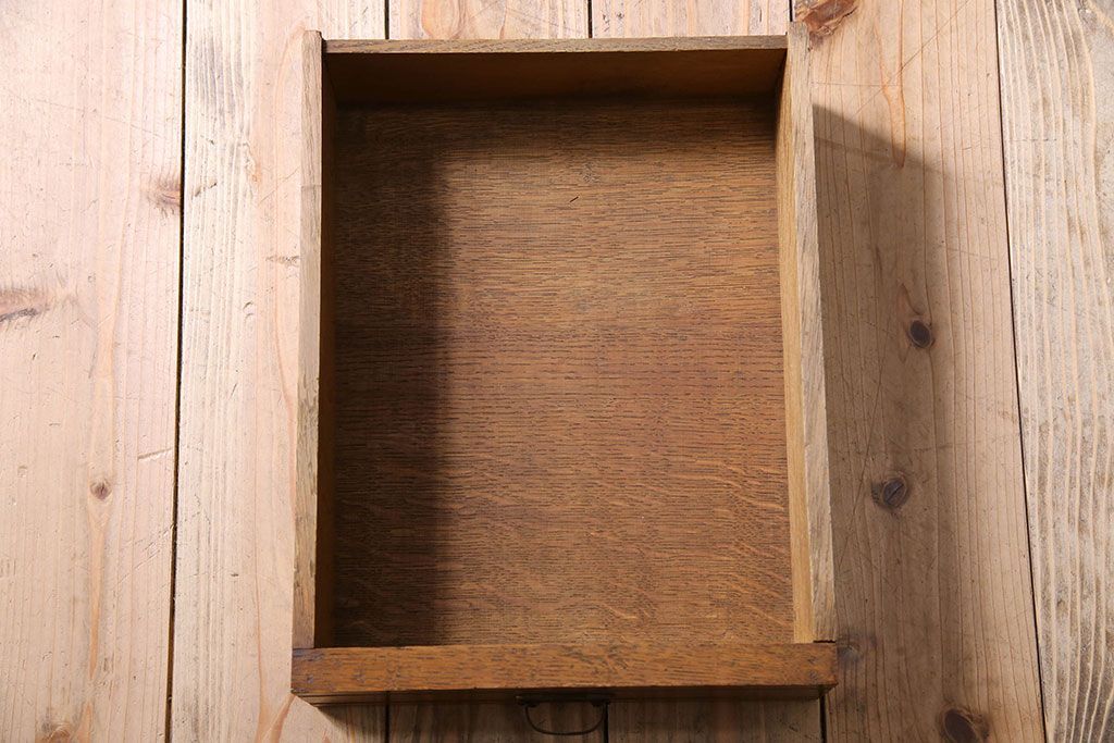 アンティーク家具　オーク材　英国アンティーク　縦型キャビネット(1)