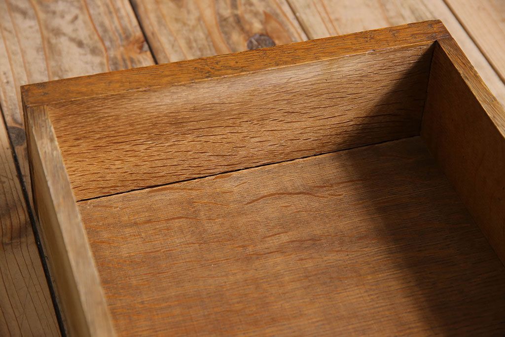 アンティーク家具　オーク材　英国アンティーク　縦型キャビネット(1)