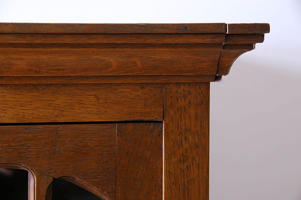 アンティーク家具　オーク材　英国アンティーク　縦型キャビネット(1)