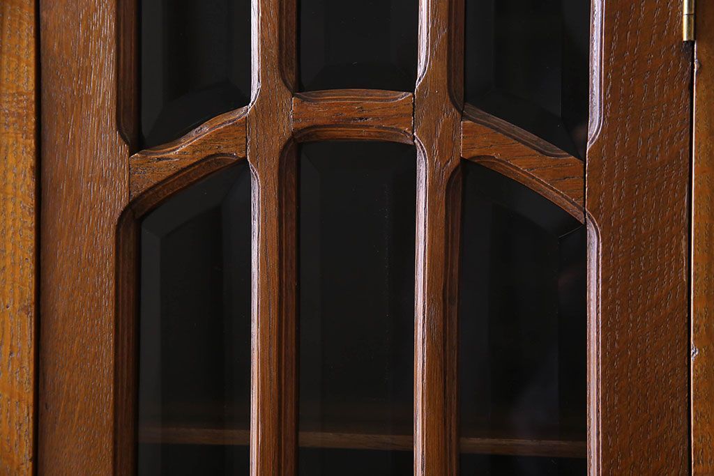 アンティーク家具　オーク材　英国アンティーク　縦型キャビネット(1)